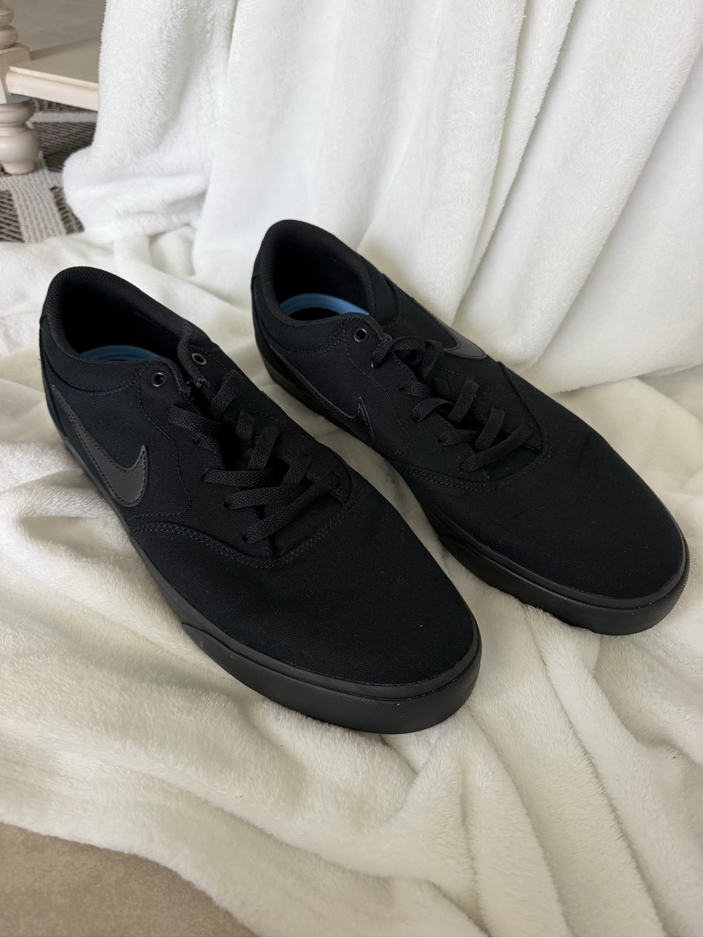 Nike Men's Black Low-Top Canvas Sneakers